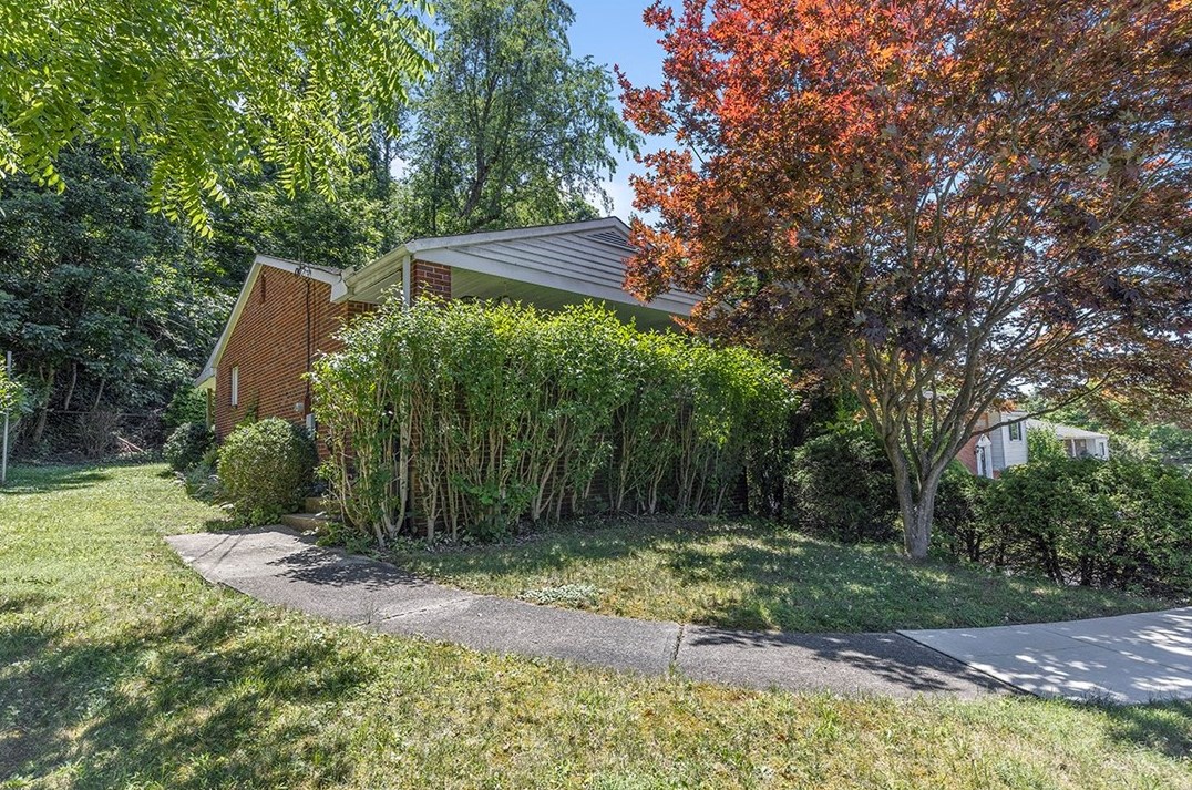 432 Springdale Dr, Pittsburgh, PA 15235