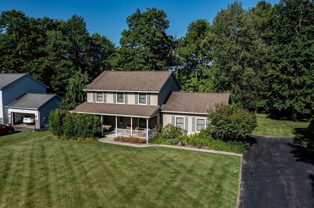200 Butterfly Ln, Hermitage, PA 16148