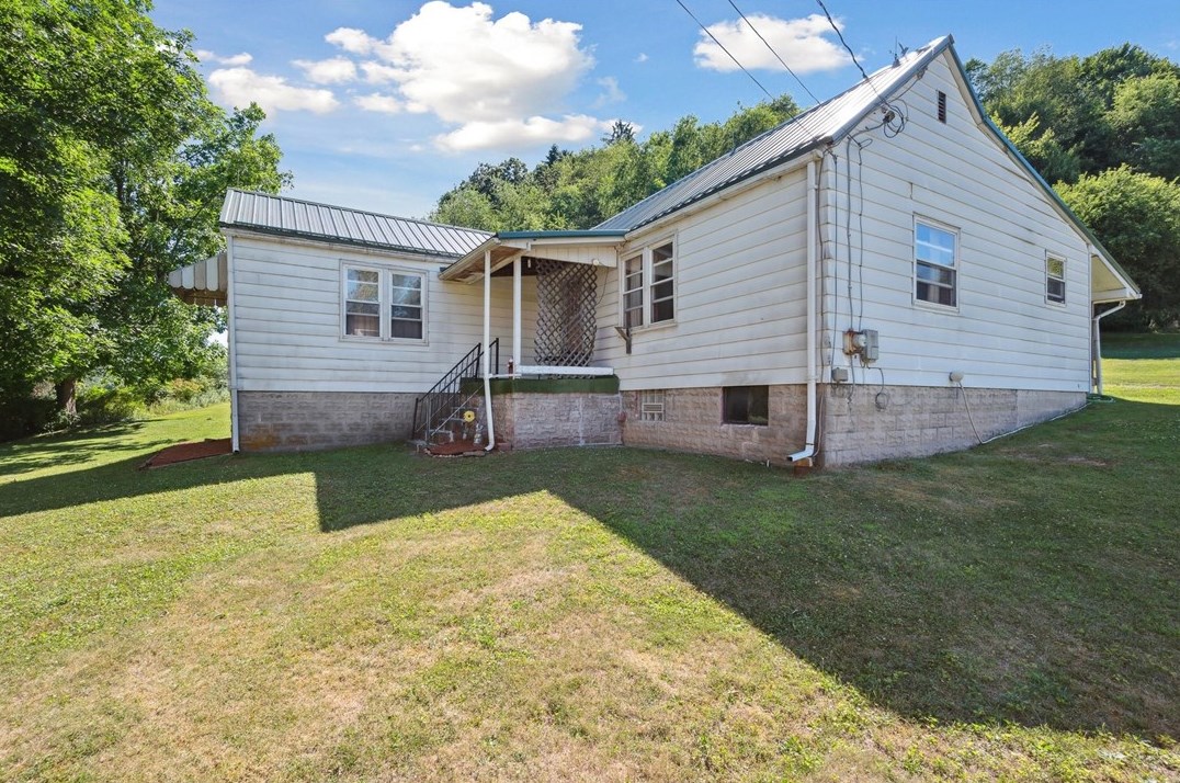 159 State Route 839, Dayton, PA 16222