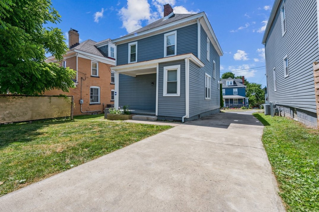 510 W College St, Canonsburg, PA 15317