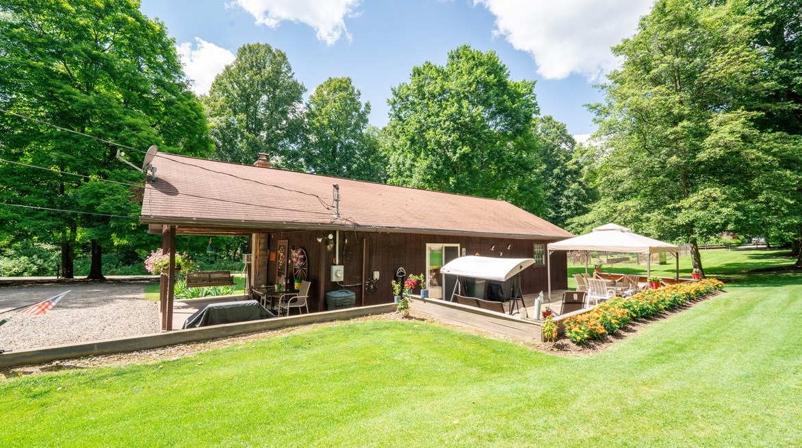 216 Clubhouse Dr, Saltsburg, PA 15681