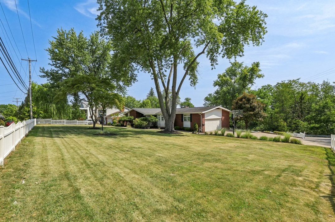 1023 Forsythe Rd, Collier Township, PA 15106
