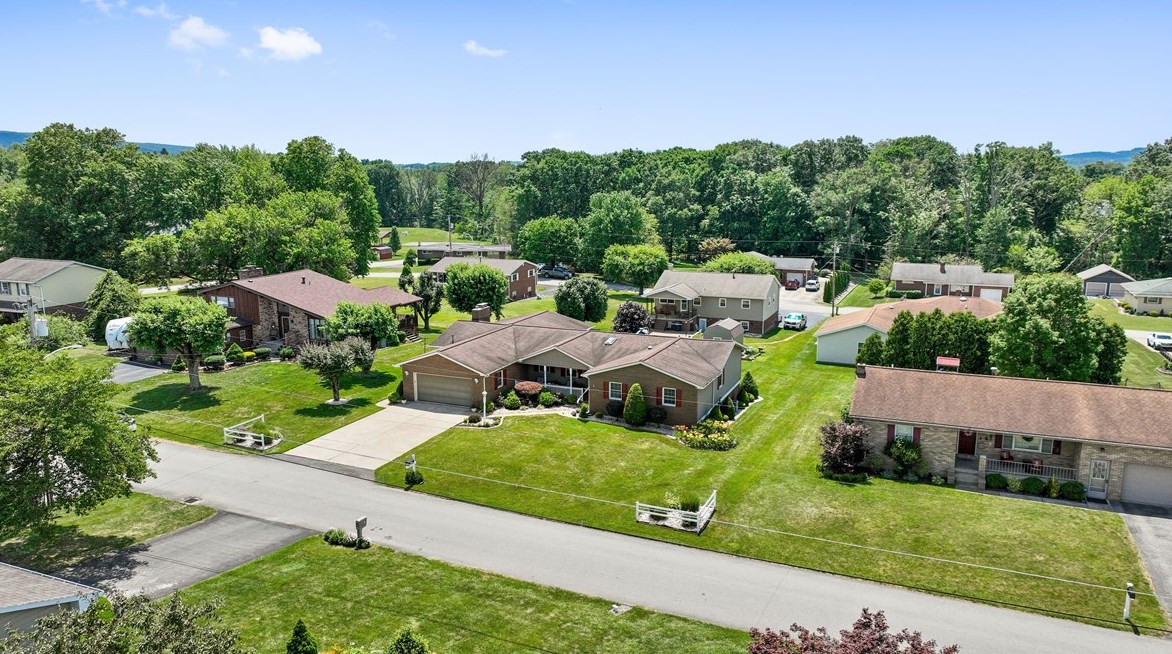 115 Clover Dr, Latrobe, PA 15650