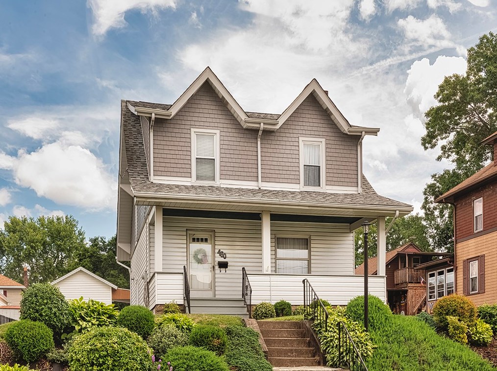 460 Pershing Dr, New Kensington, PA 15068