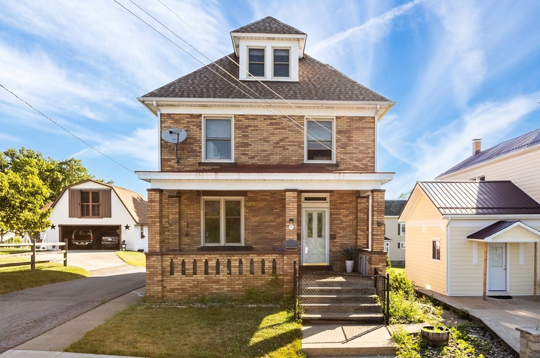 16 Vincennes Ave, Noblestown, PA 15071