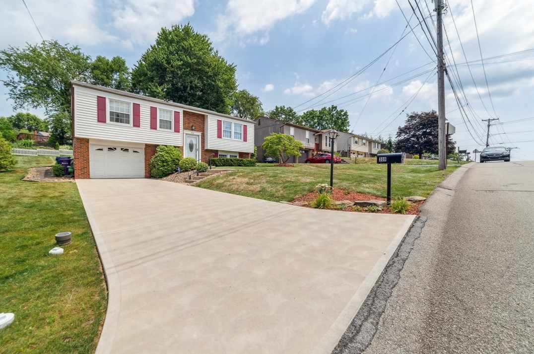 308 Holiday Park Dr, Pittsburgh, PA 15239