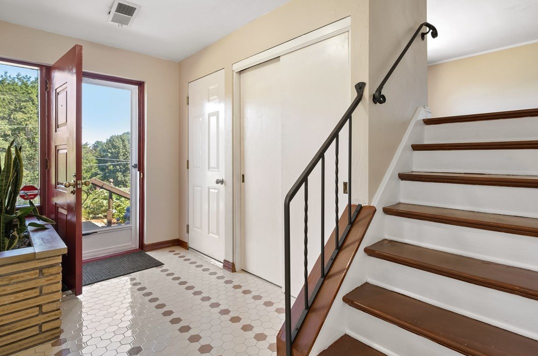 2402 Fairhill Rd, Sewickley, PA 15143