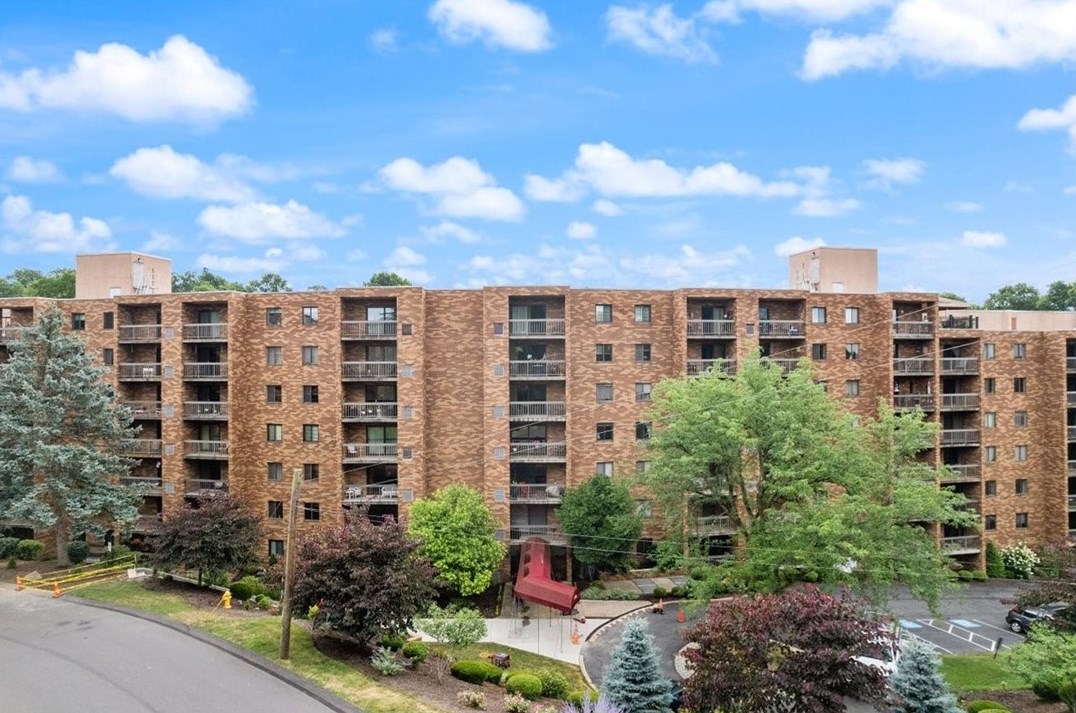 1500 Cochran Rd, Pittsburgh PA  15243-1061 exterior