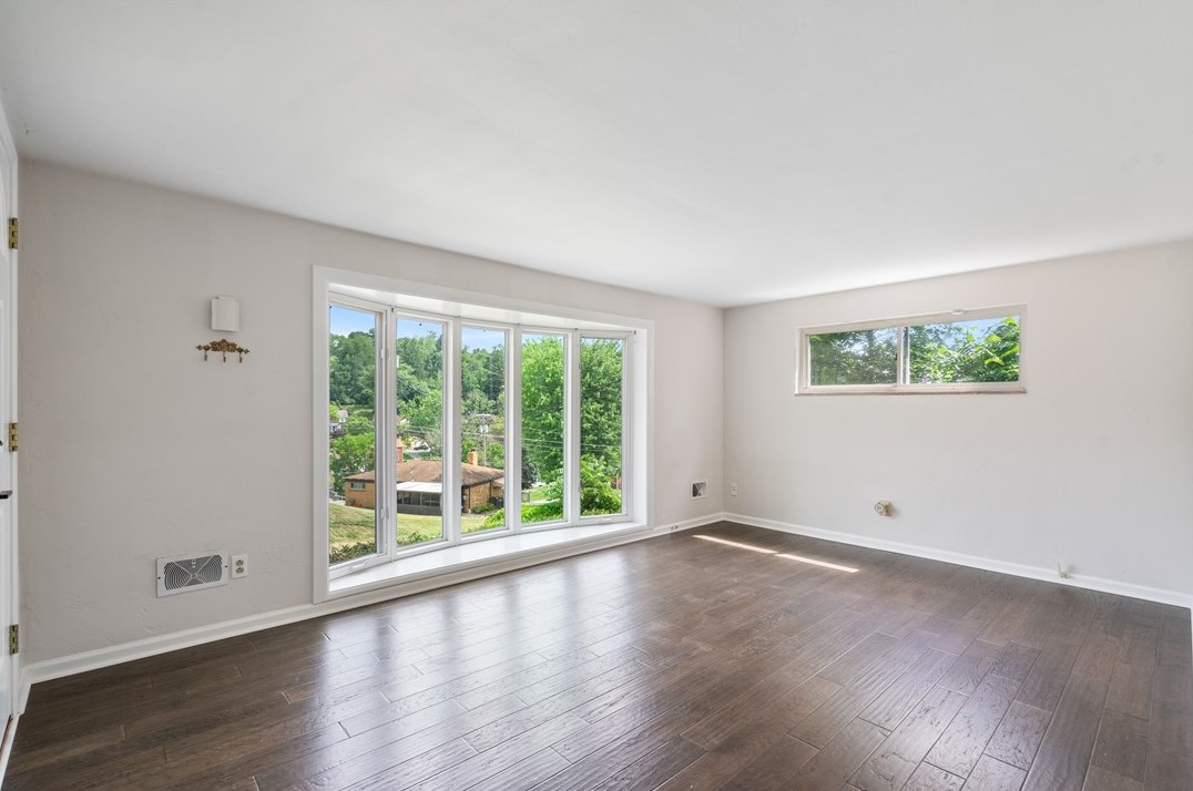 5690 Florida Ave, Bethel Park, PA 15102