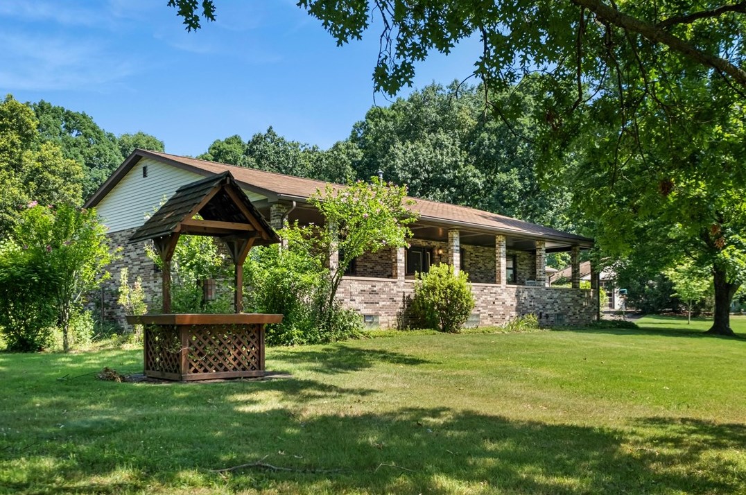 285 Rochester Rd, Freedom, PA 15042