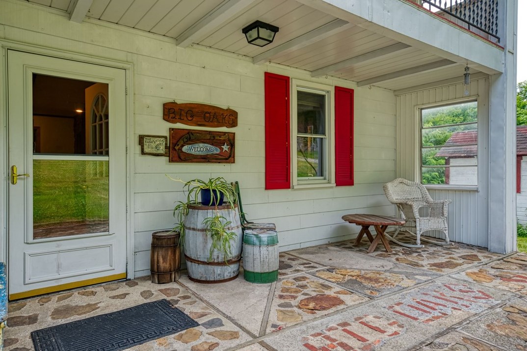 922 Ridge Rd, Hooversville, PA 15936