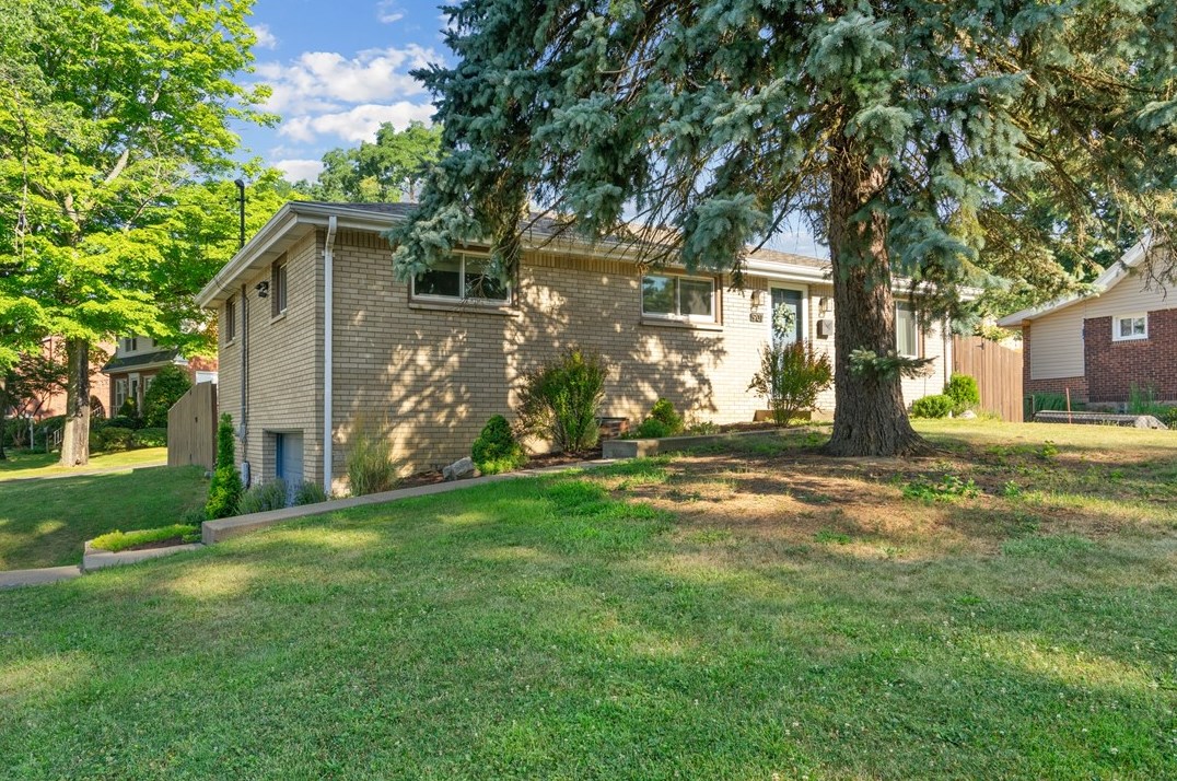 901 Braddock Rd, Pittsburgh, PA 15221