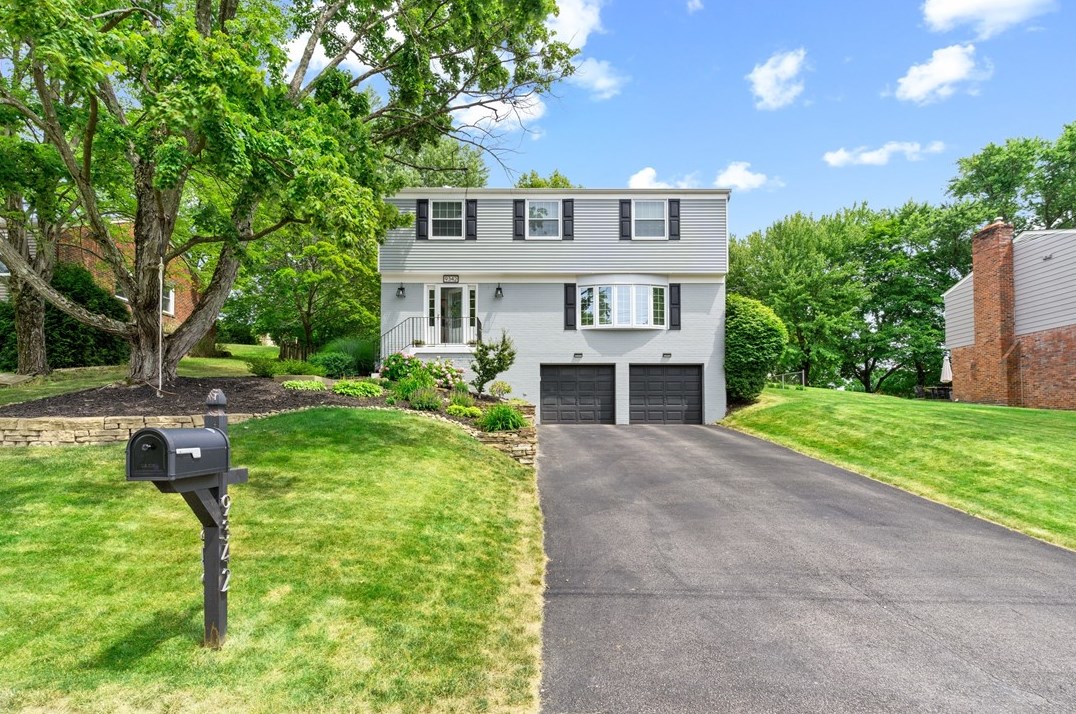 9342 Doral Dr, Pittsburgh, PA 15237