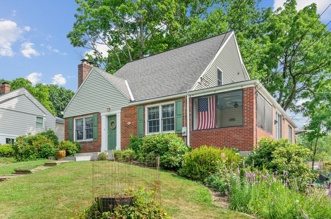 405 Chessbriar Dr, Bethel Park, PA 15102