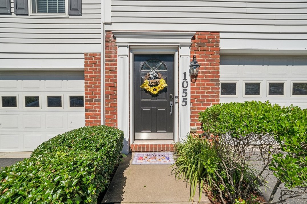 1055 Bayberry Dr, Canonsburg, PA 15317