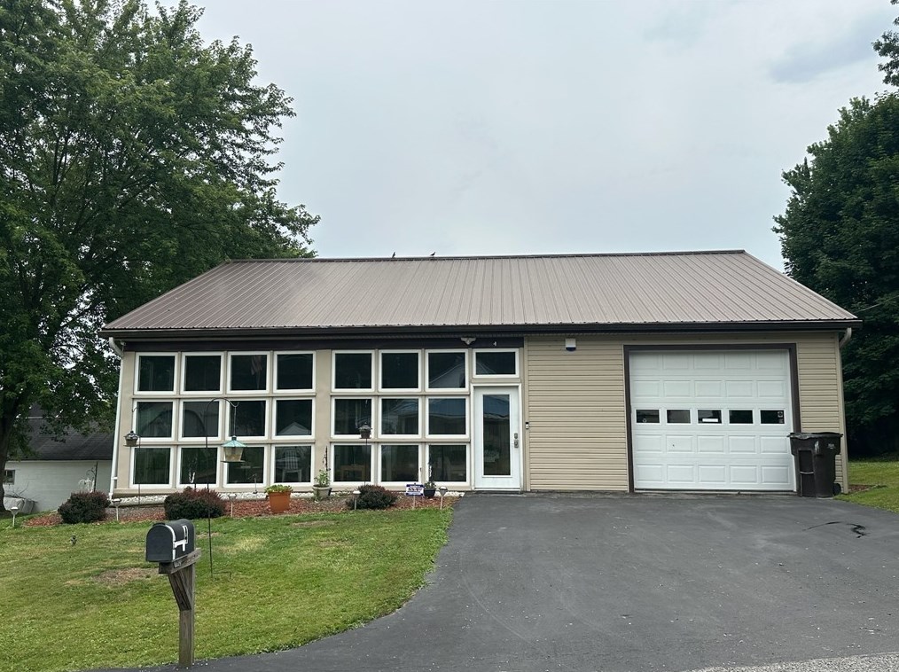4 Coal Hill Rd, Greenville, PA 16125