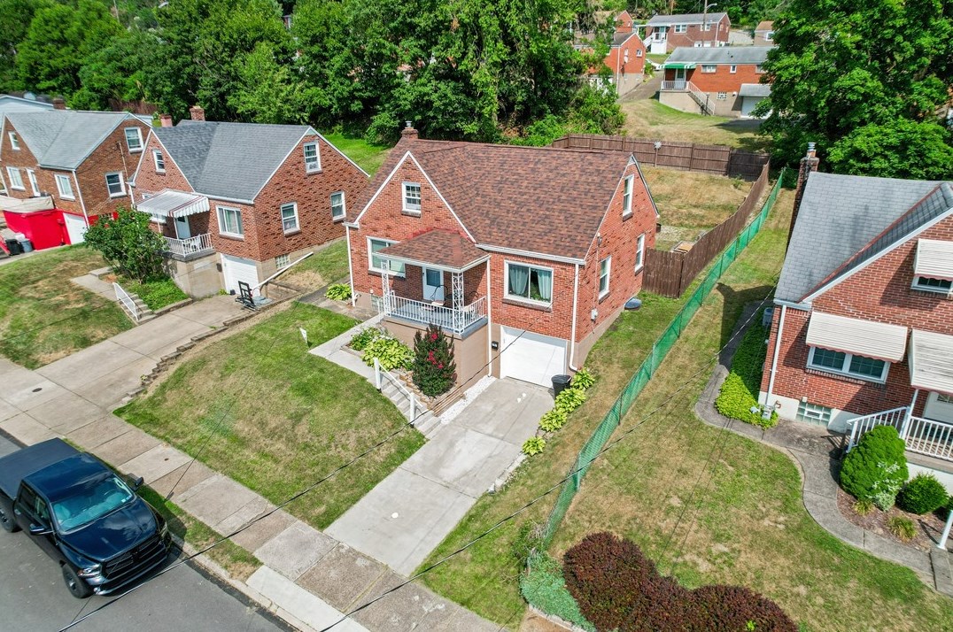 207 E Gilmore Ave, Trafford, PA 15085