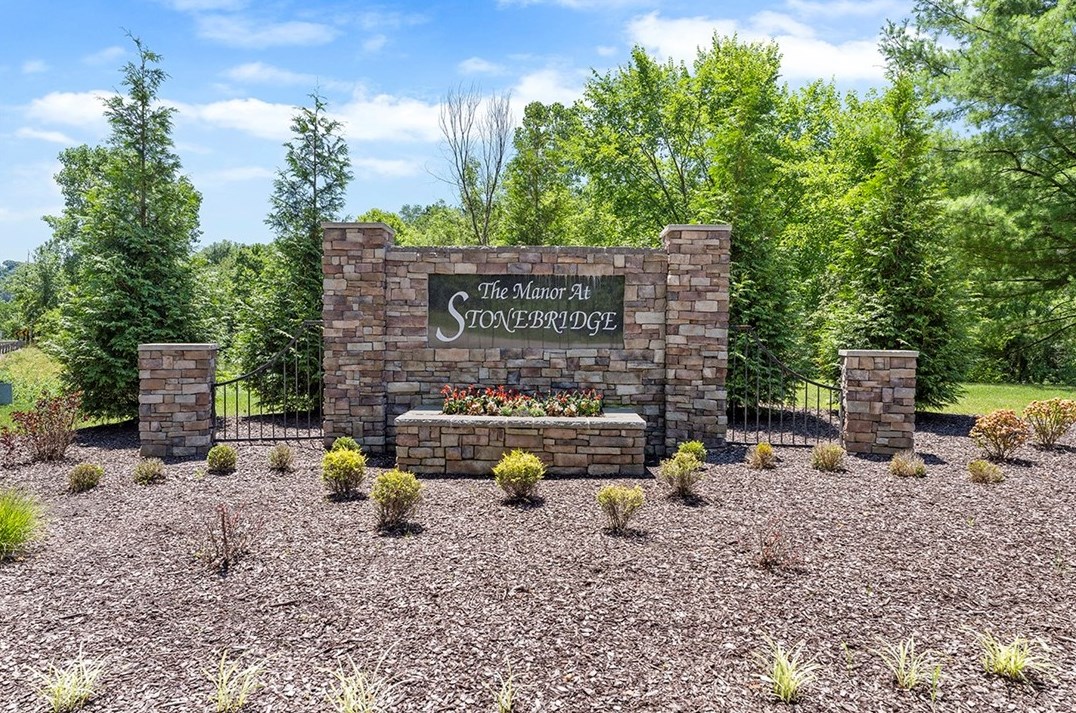 106 Bridgewater Dr, Noblestown, PA 15071