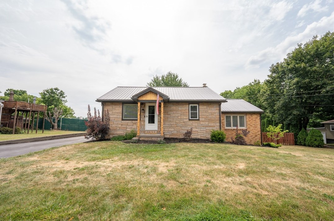 1581 Longview Dr, Latrobe, PA 15650