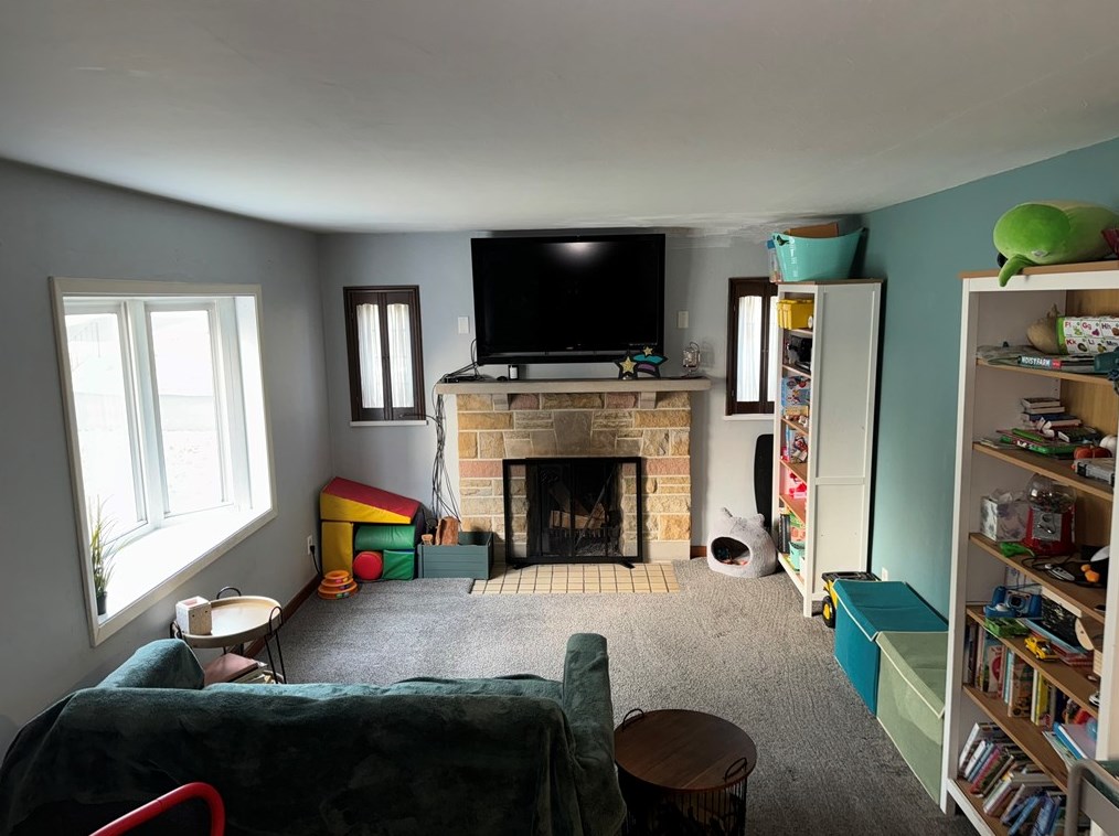 2520 Carl Ave, New Kensington, PA 15068