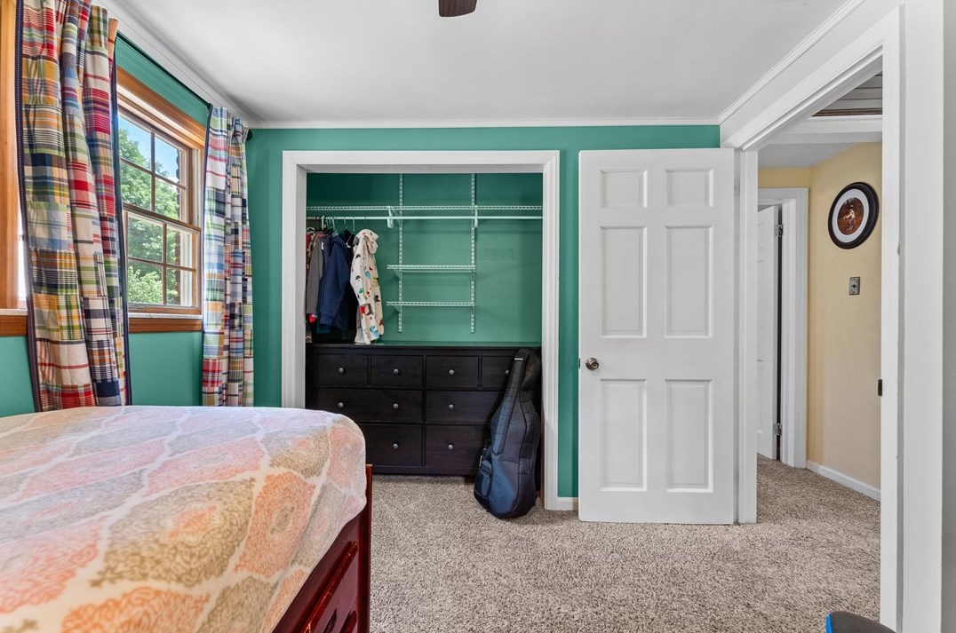 912 Country Clb Dr, Pittsburgh PA 15228-2625 exterior