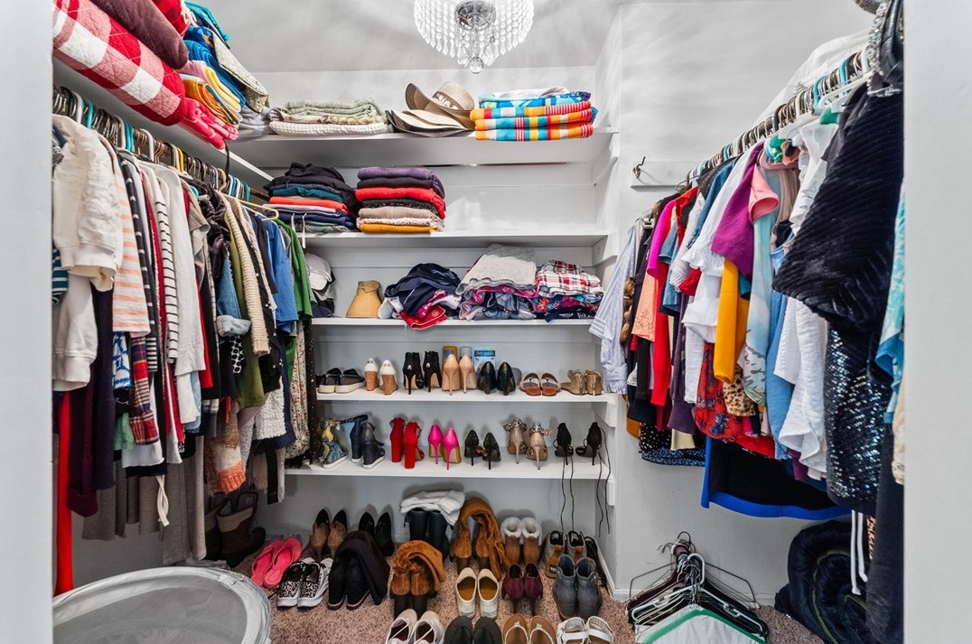 912 Country Clb Dr, Pittsburgh PA 15228-2625 exterior