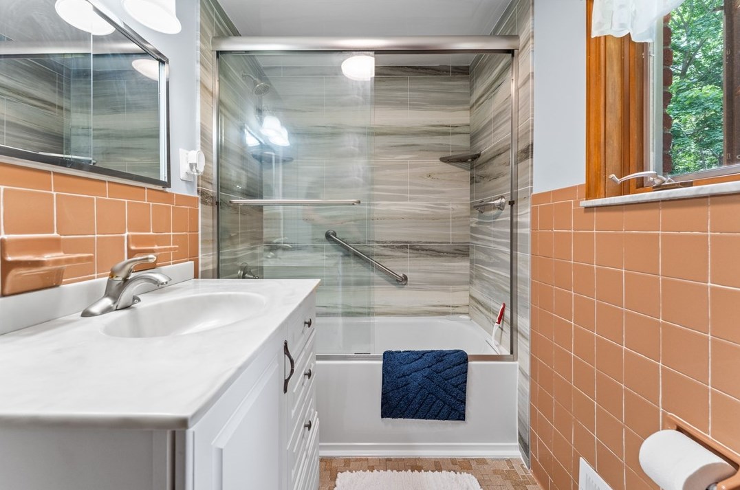 912 Country Clb Dr, Pittsburgh PA 15228-2625 exterior