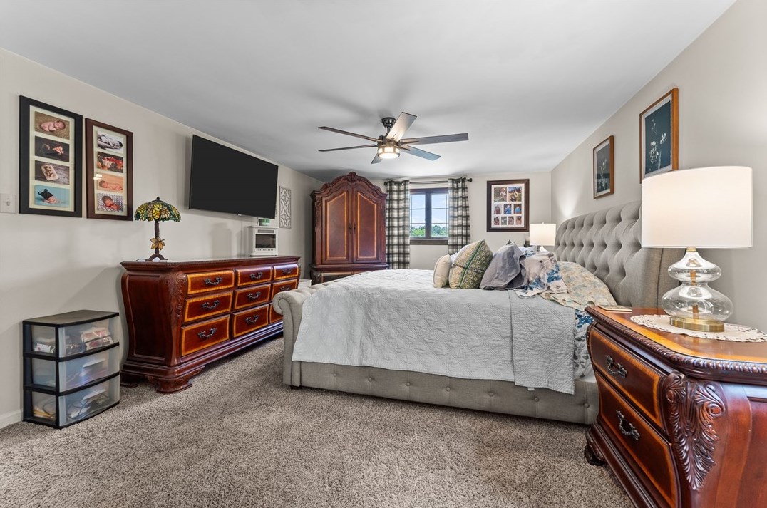 912 Country Clb Dr, Pittsburgh PA 15228-2625 exterior