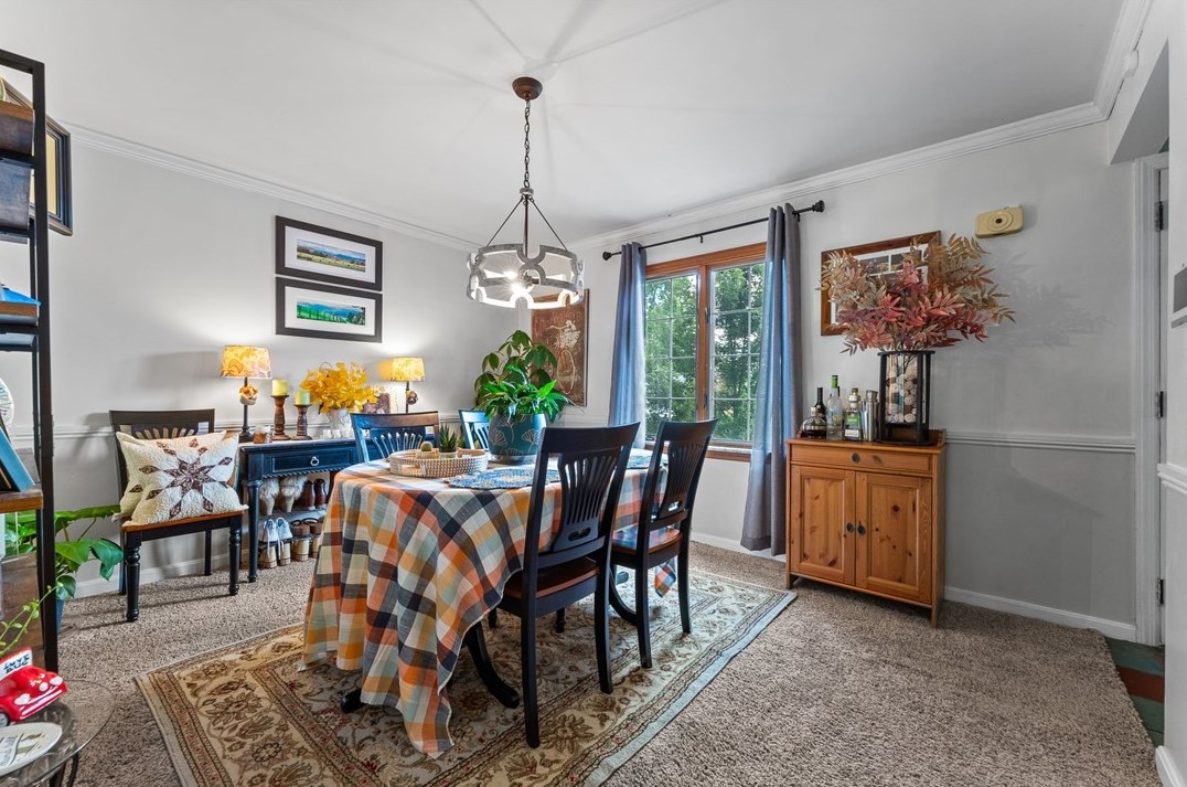 912 Country Clb Dr, Pittsburgh PA 15228-2625 exterior