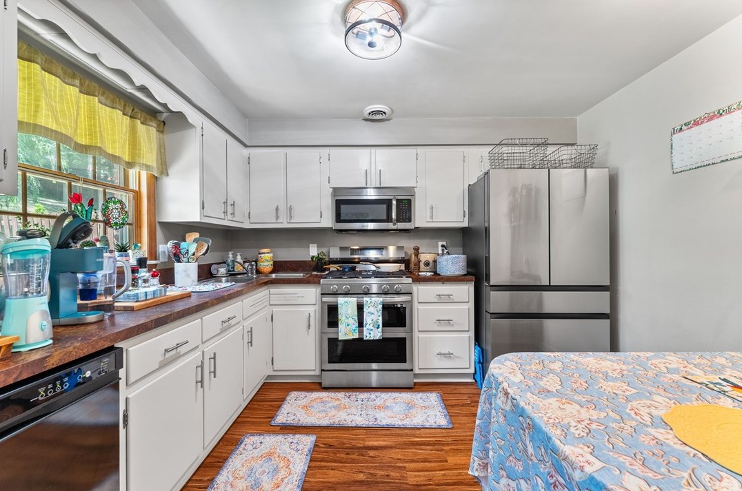 912 Country Clb Dr, Pittsburgh PA 15228-2625 exterior