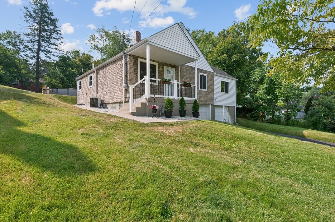 227 Maple Dr, Monroeville, PA 15146