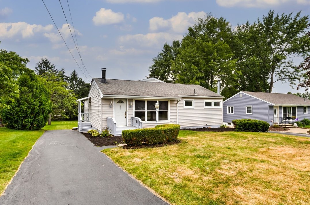 1023 Heinz Ave, Hermitage, PA 16146