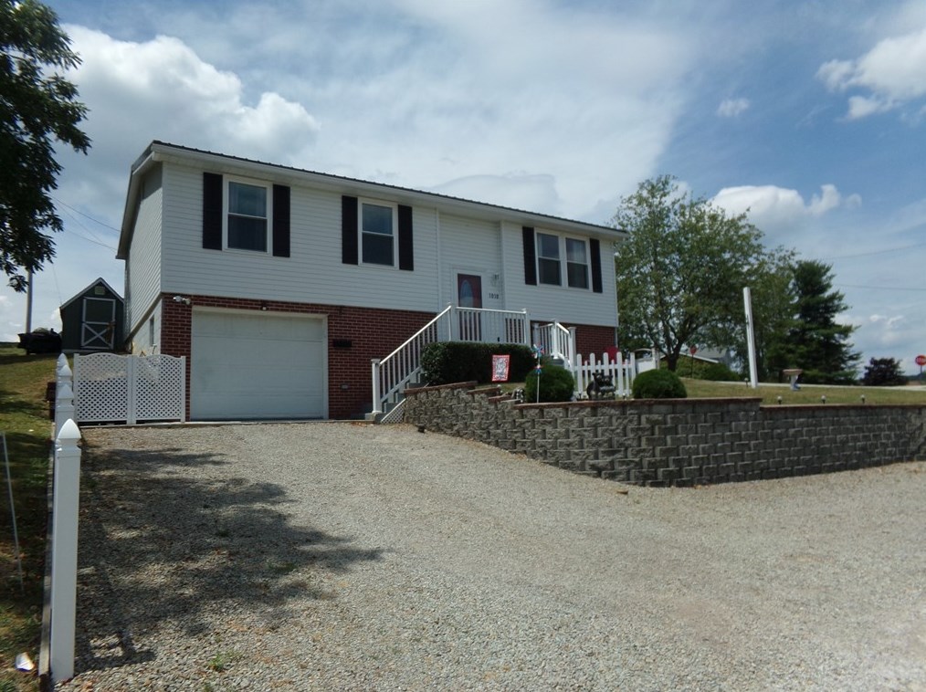 1010 S Orchard Ave, Somerset, PA 15501