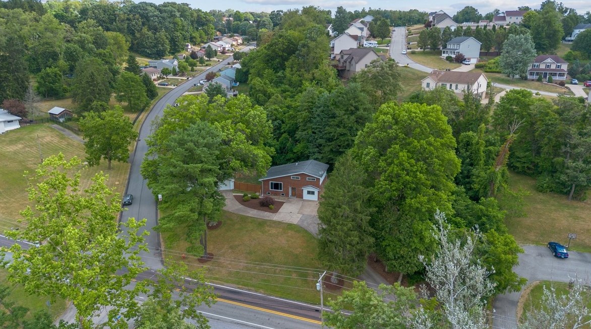 218 Sandy Hill Rd, North Huntingdon, PA 15642