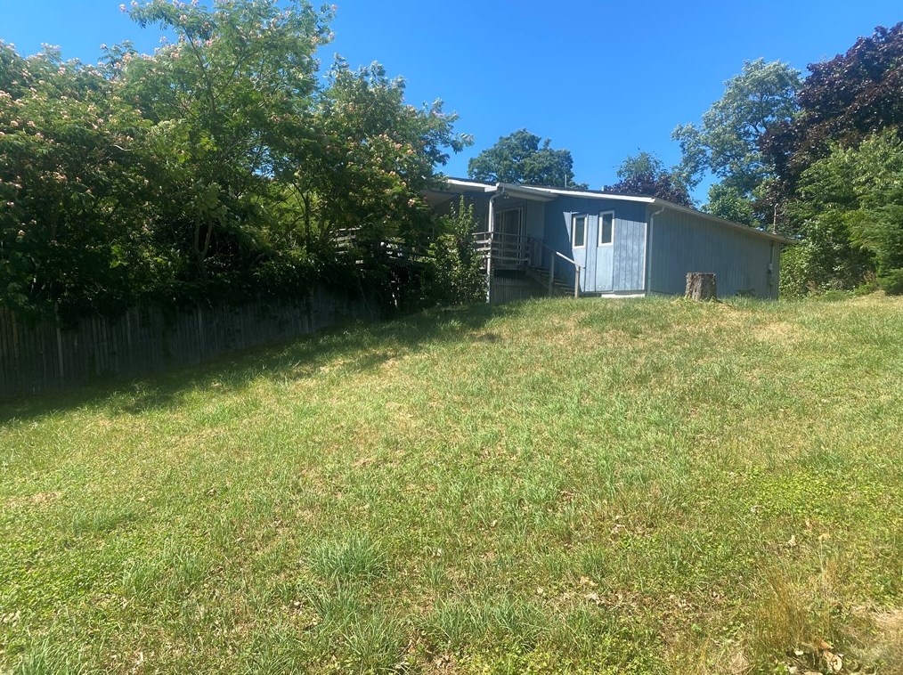 10670 Farview Dr, North Huntingdon, PA 15642