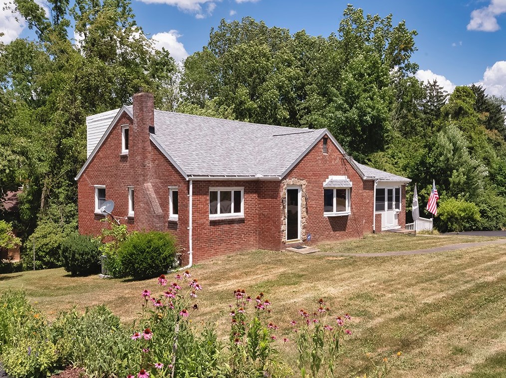 11831 North St, North Huntingdon, PA 15642