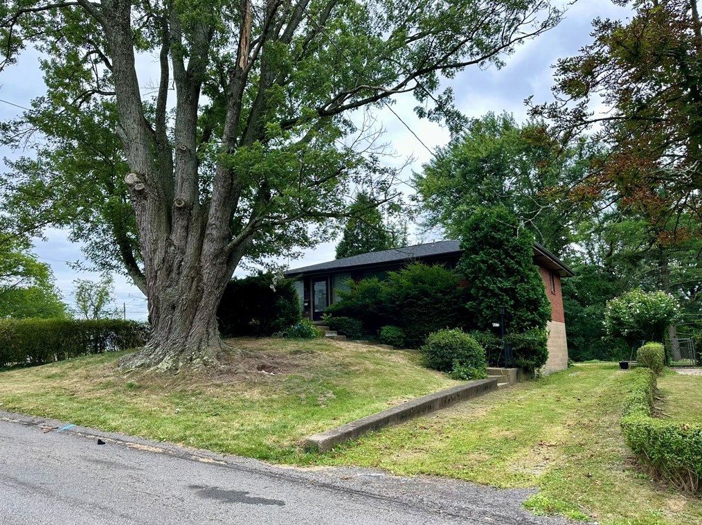 617 Pine Frost Dr, Monroeville, PA 15146