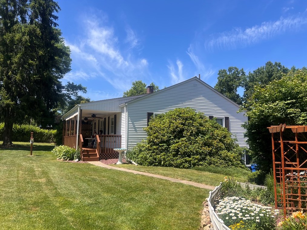 958 Pamela Dr, New Kensington, PA 15068