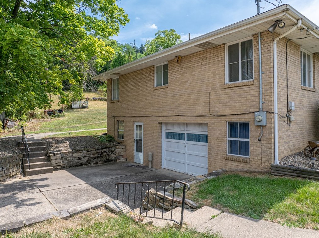 1120 Henderson Ave, Washington, PA 15301