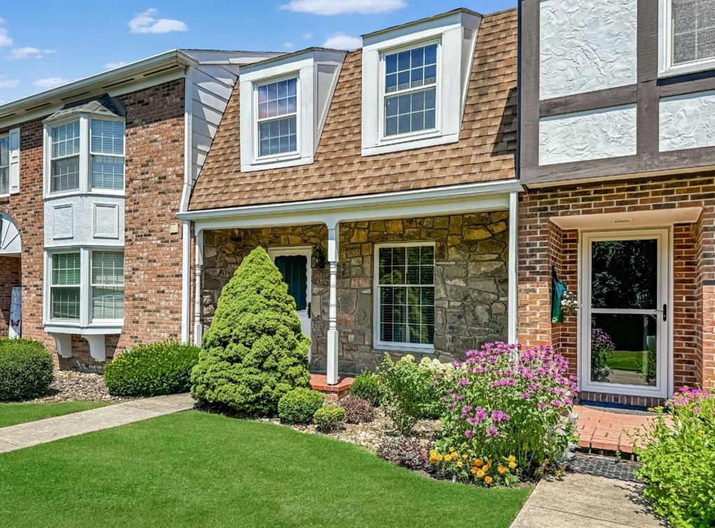 318 Windsor Rdg #14, New Castle, PA 16105