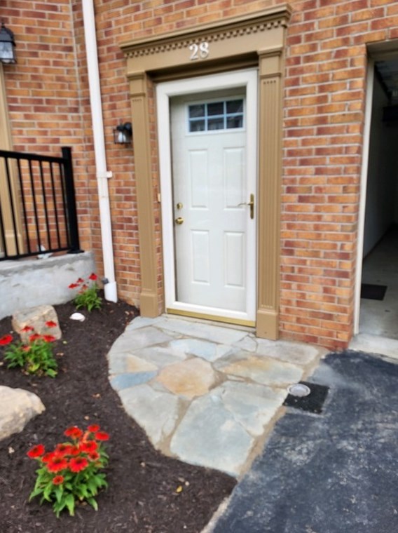 28 Hennig Dr, Pittsburgh, PA 15236-1522