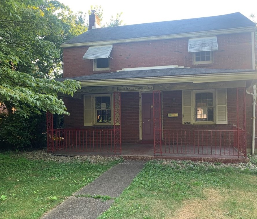 2721 Beaver Rd, Ambridge, PA 15003-1415