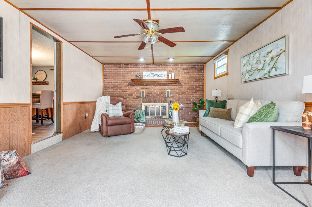 11 Kenneth Ave, New Castle, PA 16105