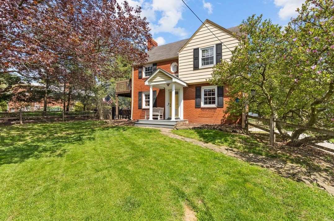 424 Thompson Run Rd, Penn Hills, PA 15237