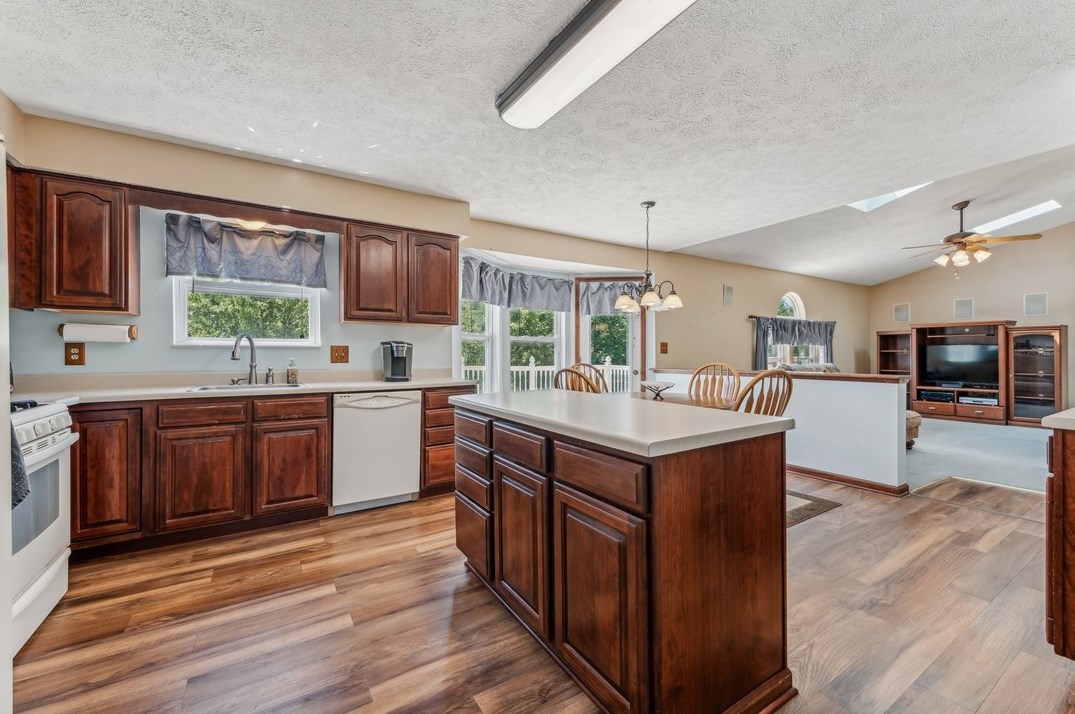 2150 Windgap Dr, North Huntingdon, PA 15642