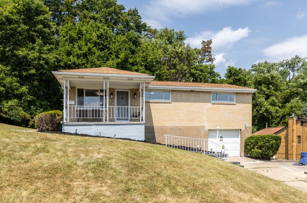 1979 Gregory Dr, Monroeville, PA 15146
