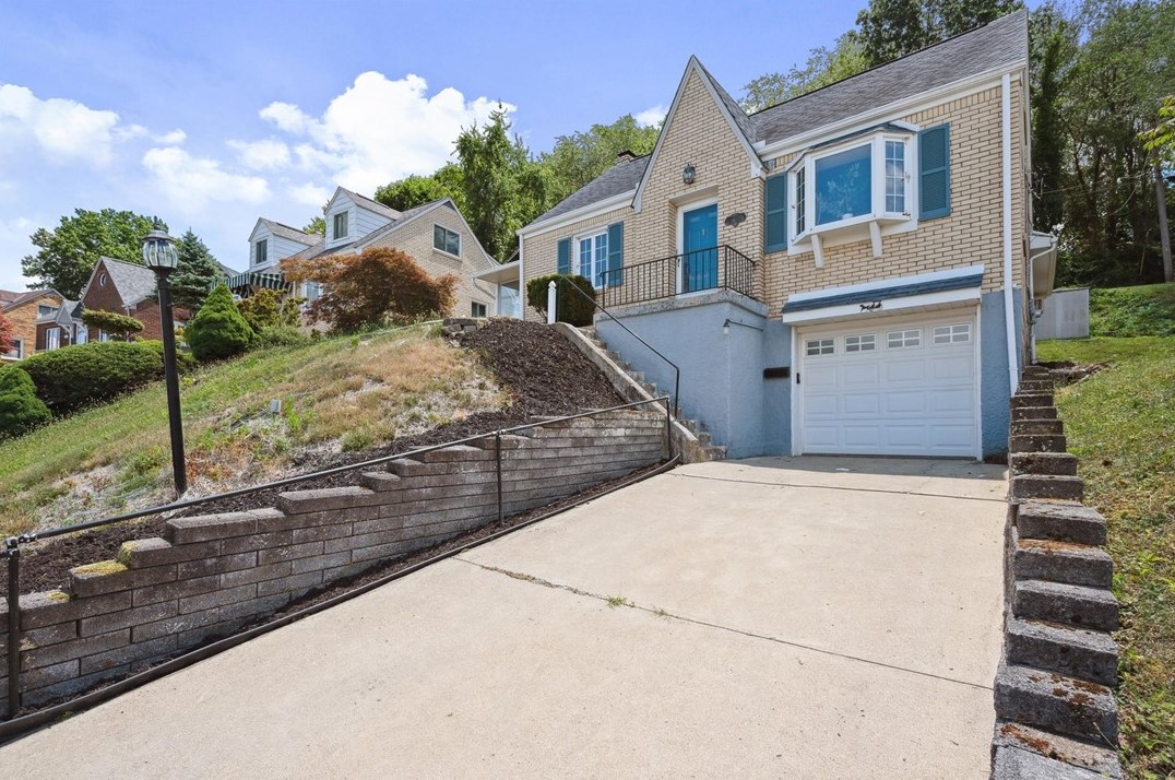 1439 Blossom Hill Rd, Pittsburgh, PA 15234-2345