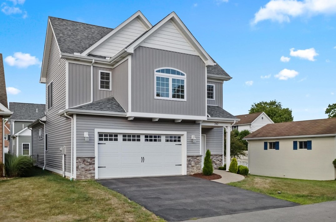 242 Plum St, Ligonier, PA 15658