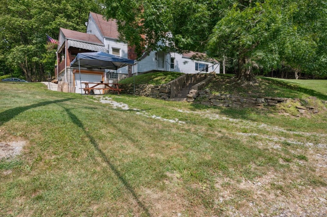 501 Francis Rd, Pittsburgh, PA 15239