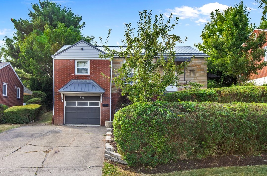 240 Glencoe Dr, Pittsburgh, PA 15122